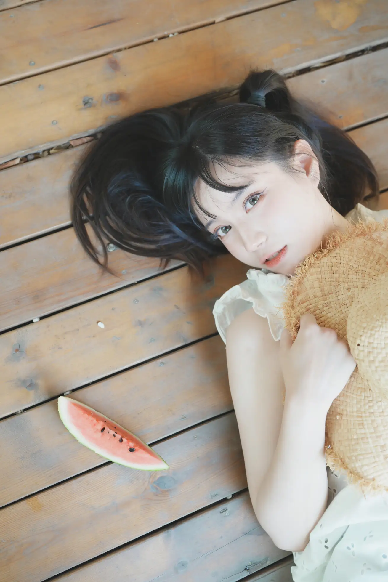 [YITUYU] 2022.09.05 Vol.1877 – Summer Girl and Watermelon Two plus six#[39P]-13